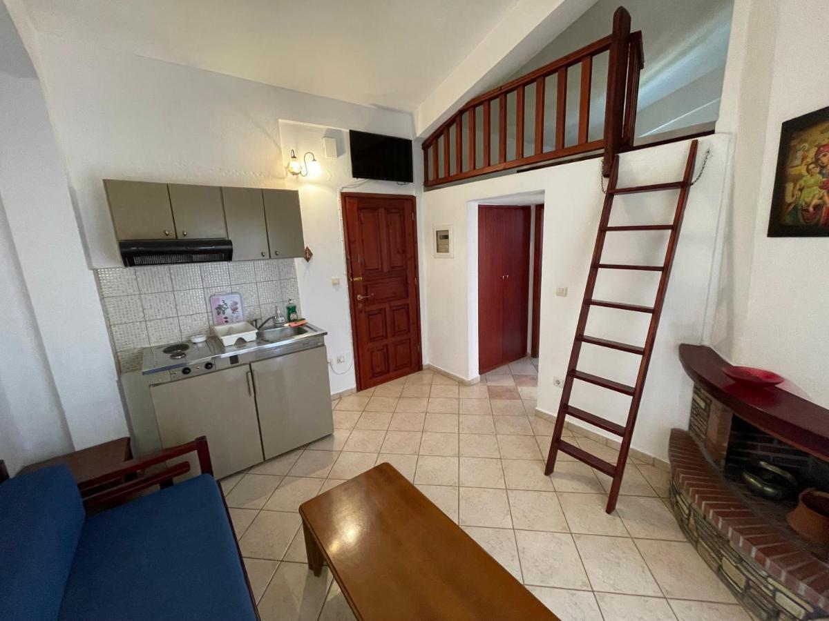 Galazia Akti Seaside Apartments 니키티 외부 사진