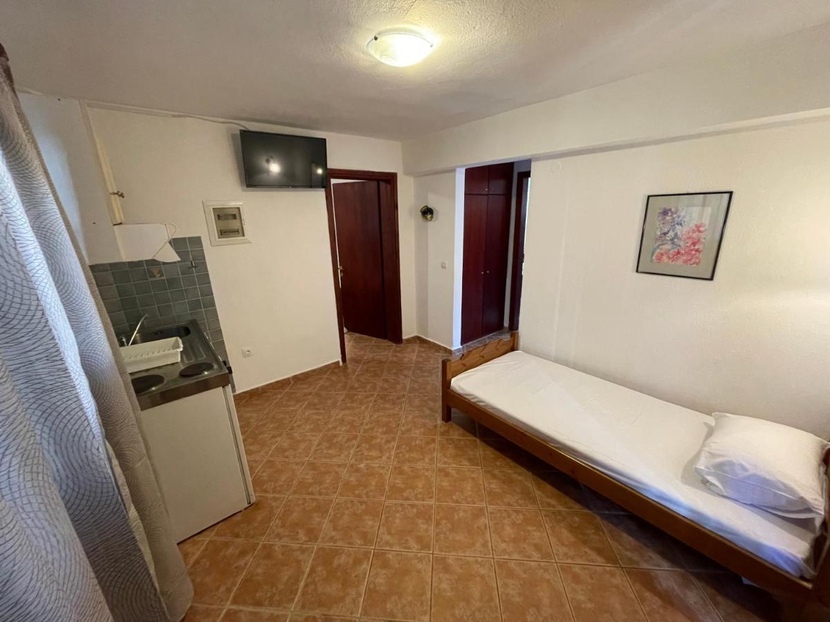 Galazia Akti Seaside Apartments 니키티 외부 사진