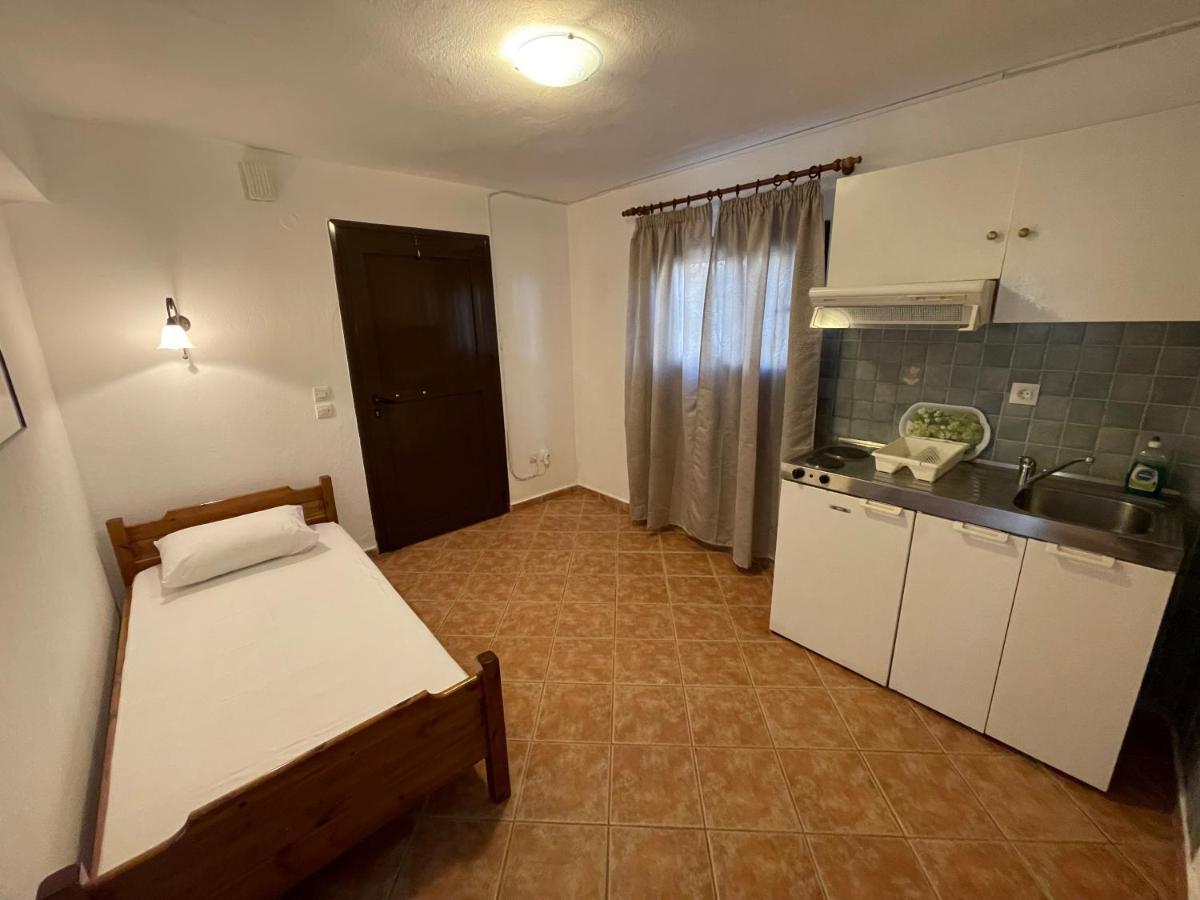 Galazia Akti Seaside Apartments 니키티 외부 사진