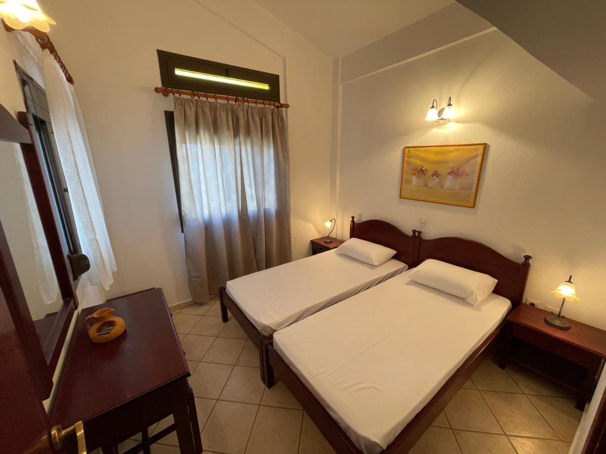 Galazia Akti Seaside Apartments 니키티 외부 사진