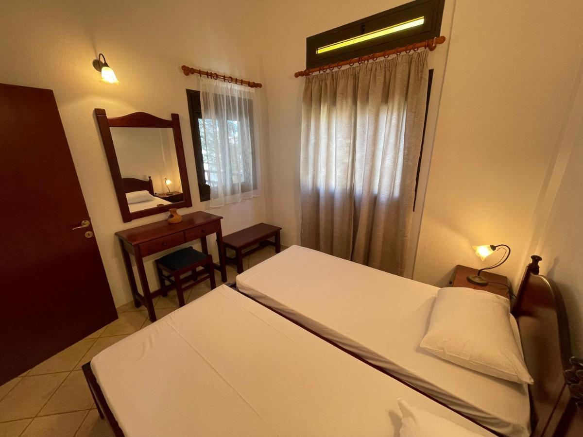 Galazia Akti Seaside Apartments 니키티 외부 사진