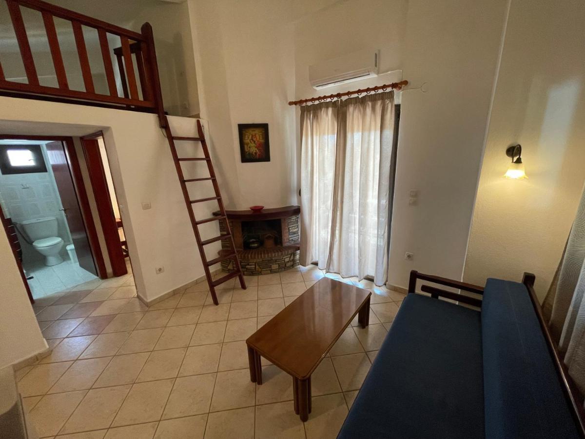 Galazia Akti Seaside Apartments 니키티 외부 사진