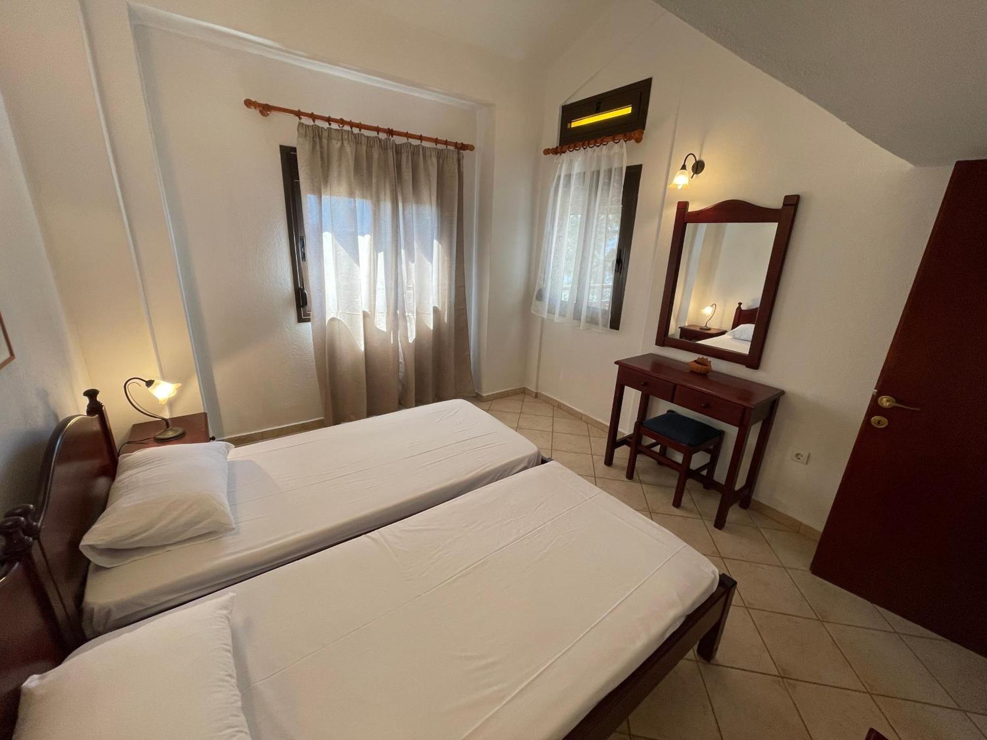 Galazia Akti Seaside Apartments 니키티 외부 사진