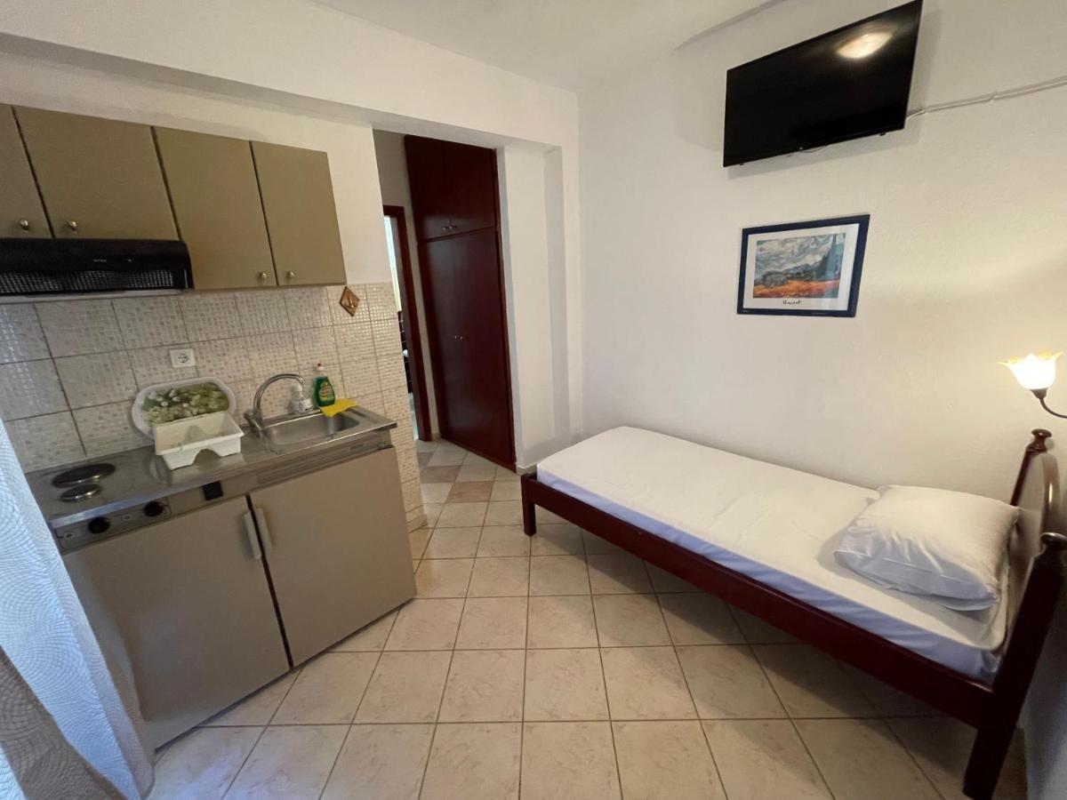 Galazia Akti Seaside Apartments 니키티 외부 사진