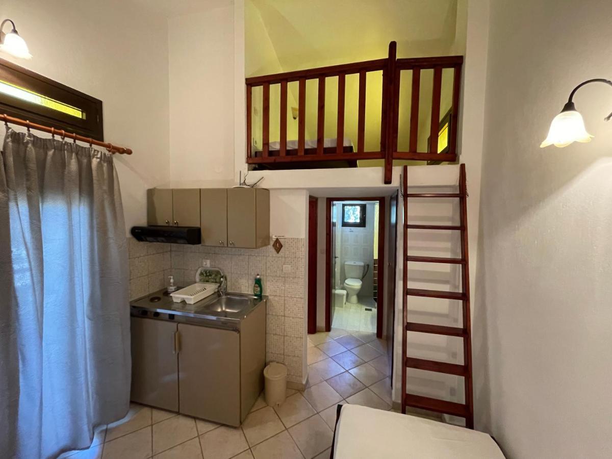 Galazia Akti Seaside Apartments 니키티 외부 사진