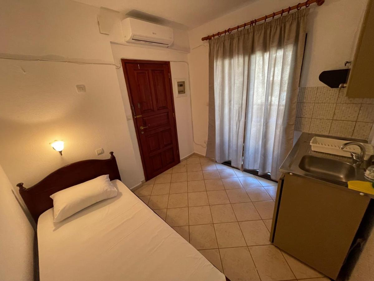 Galazia Akti Seaside Apartments 니키티 외부 사진