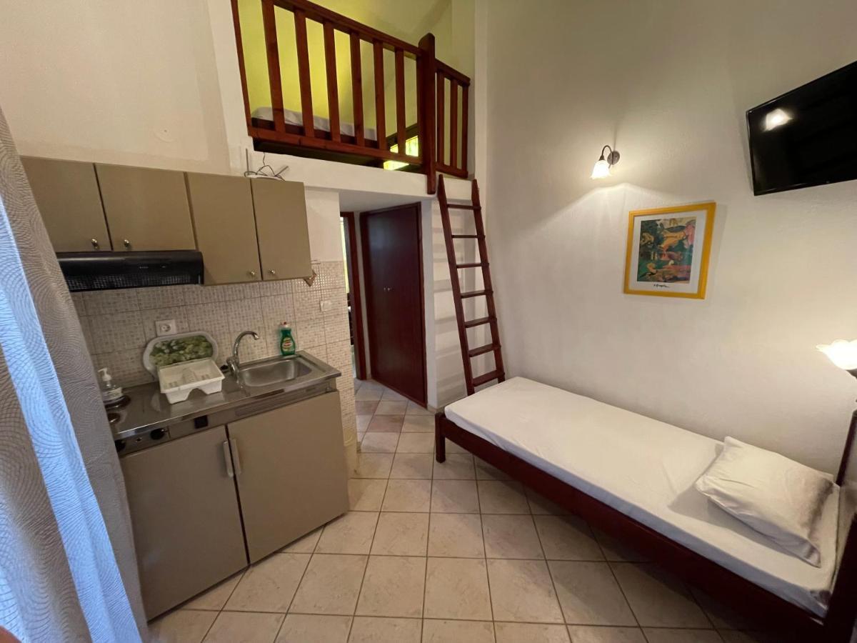 Galazia Akti Seaside Apartments 니키티 외부 사진
