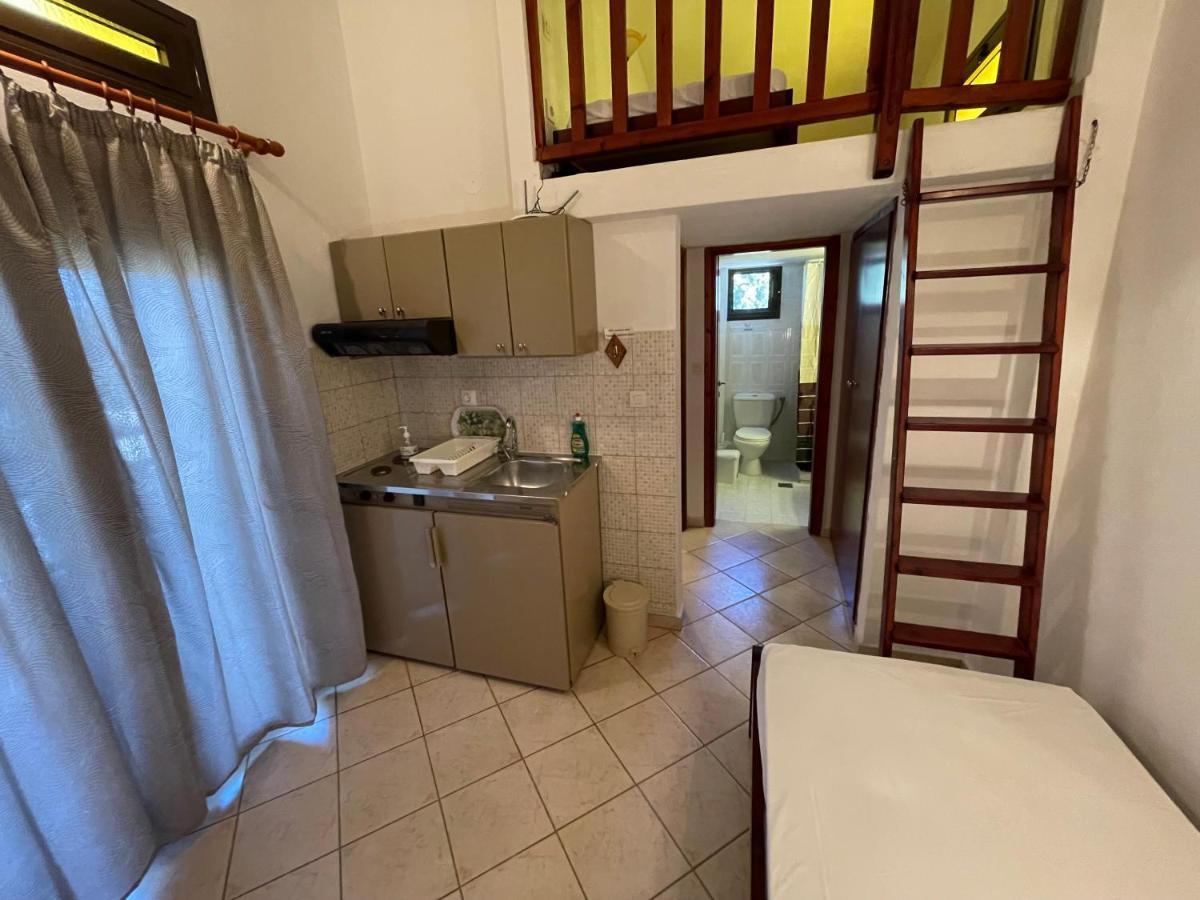 Galazia Akti Seaside Apartments 니키티 외부 사진