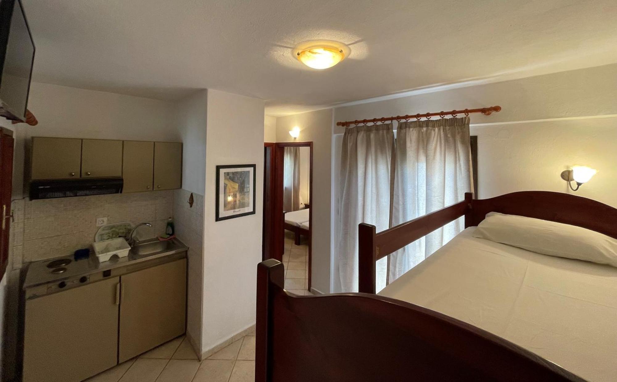Galazia Akti Seaside Apartments 니키티 객실 사진